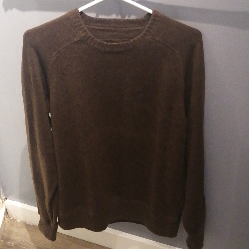 4/$35-Men's L Sweater